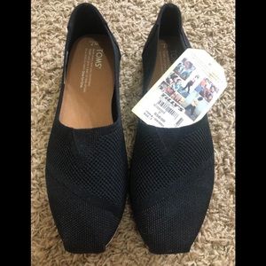 New knitted Toms. Size 7.
